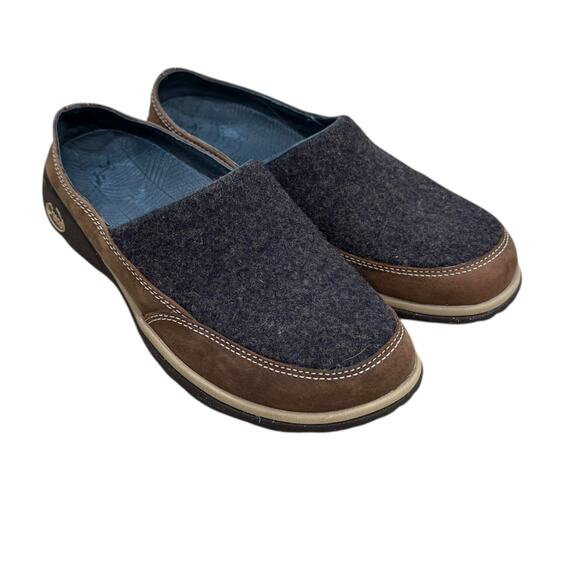 Chaco Quinn Charcoal Slip-Ons - Picture 2 of 10